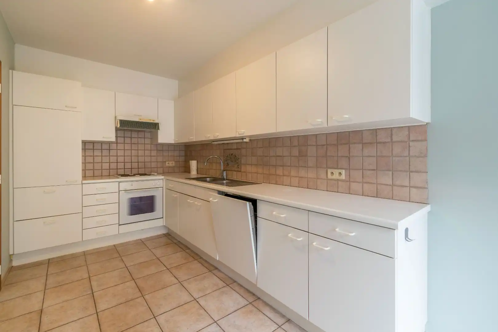RUIM APPARTEMENT MET 2 SLAAPKAMERS + GARAGEBOX ! foto 7