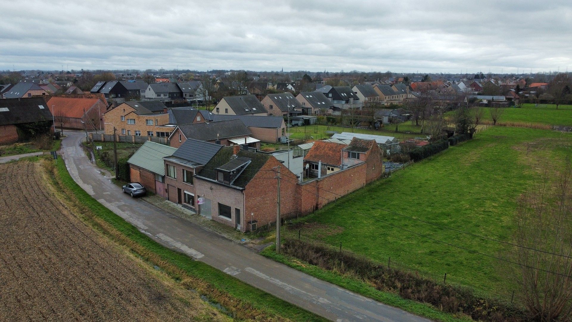 Te renoveren landelijke woning met garage foto 16