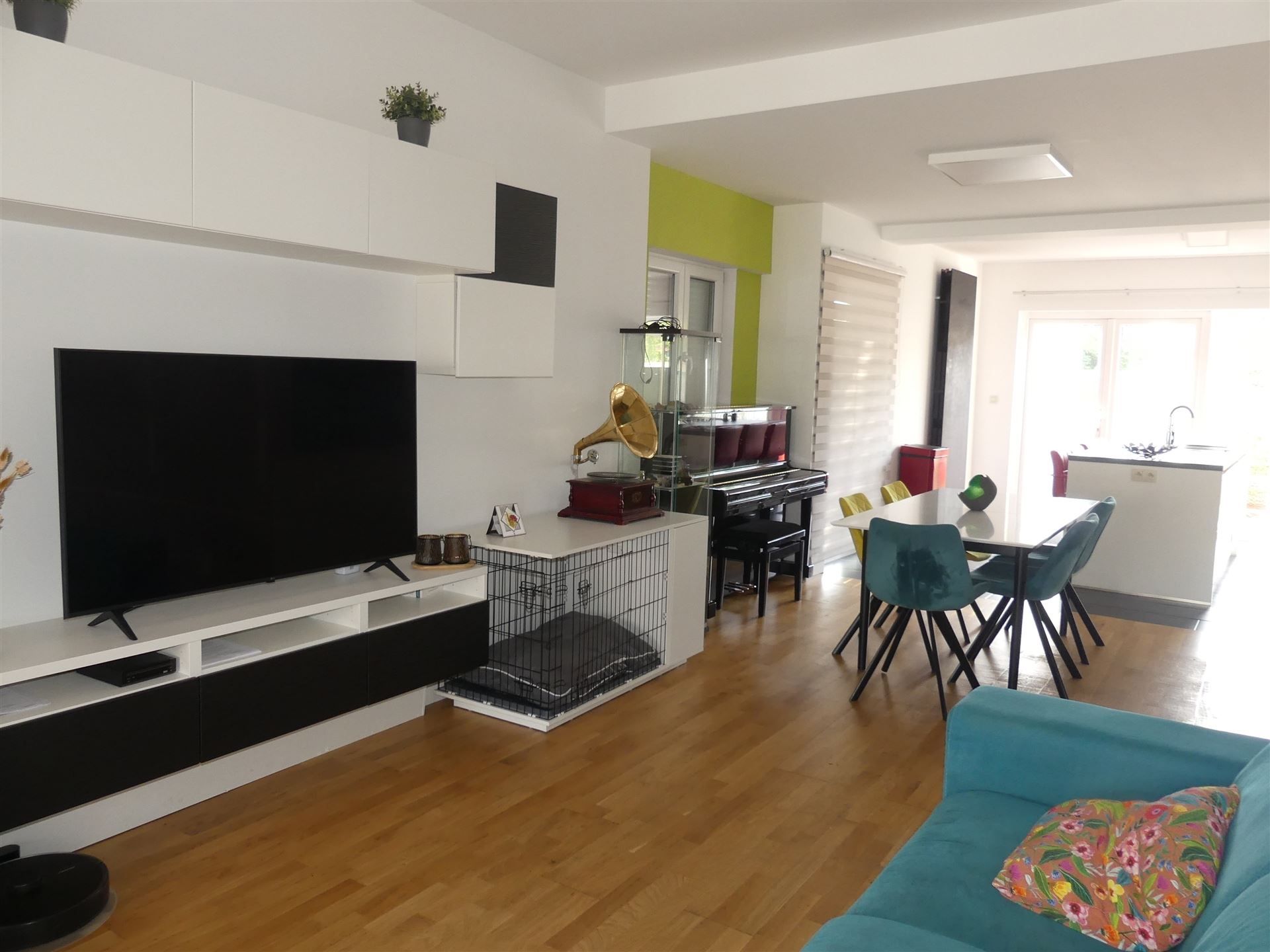 charmante woning met garage en gezellige tuin! foto 4