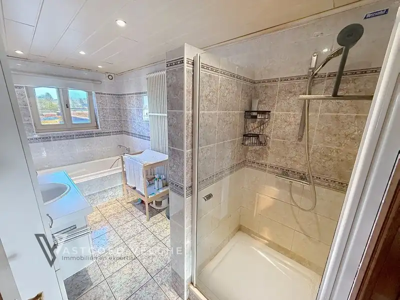 🌿 Goed onderhouden woning met 4 slaapkamers, grote garagebox/werkplaats & energiezuinige voorzieningen in Uikhoven foto 15