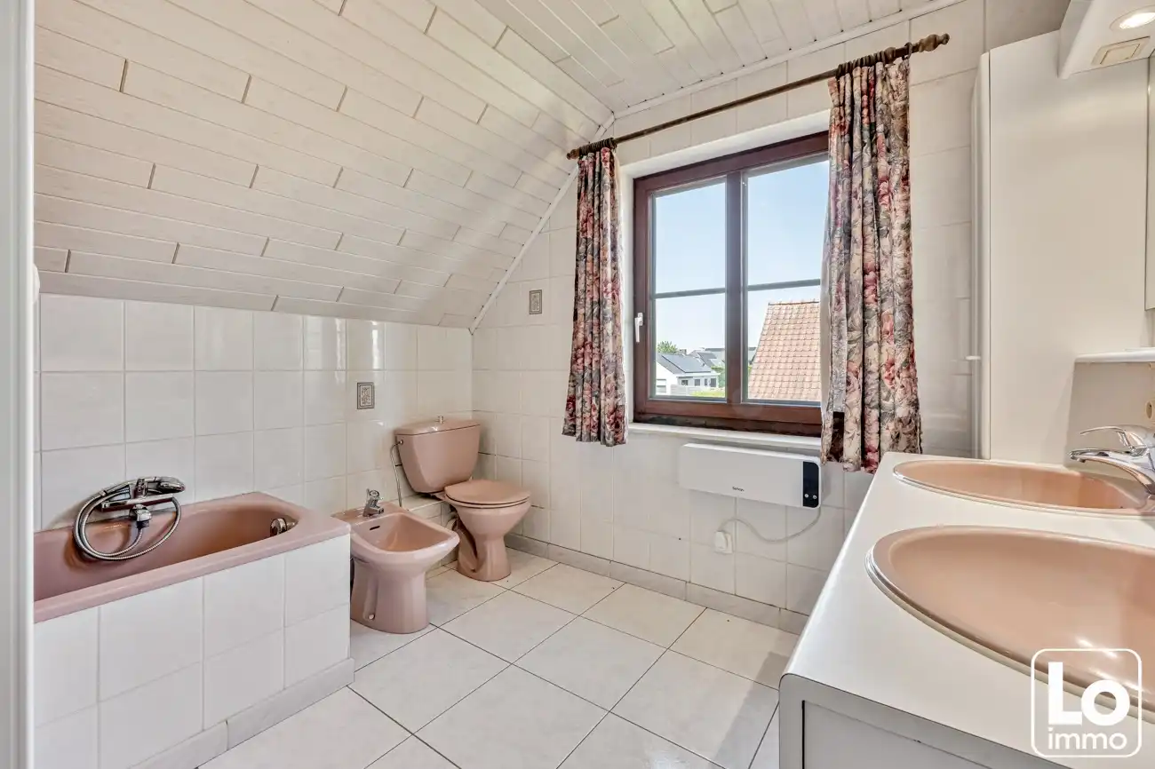 Charmante woning met zuid gerichte tuin in rustige buurt van Lochristi foto 13