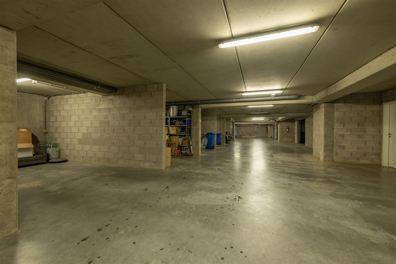 Gelijkvloers tweeslaapkamer appartement met terras en staanplaats in centrum  foto 22