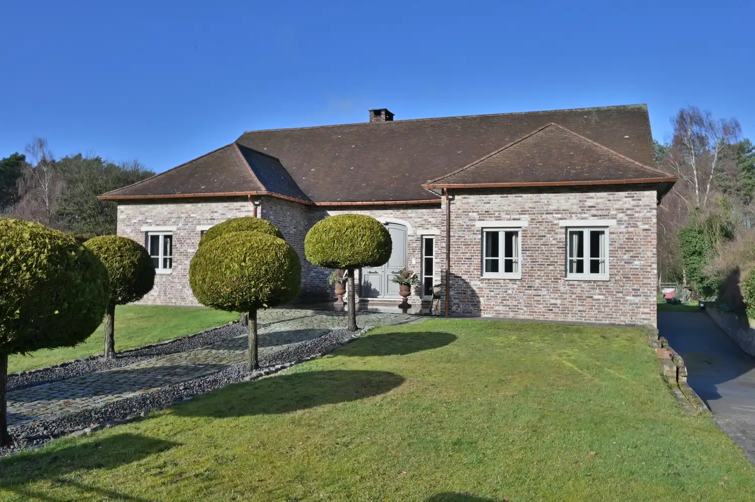 Exclusieve woning op 33a mooi gelegen aan natuurgebied te Rekem foto 2