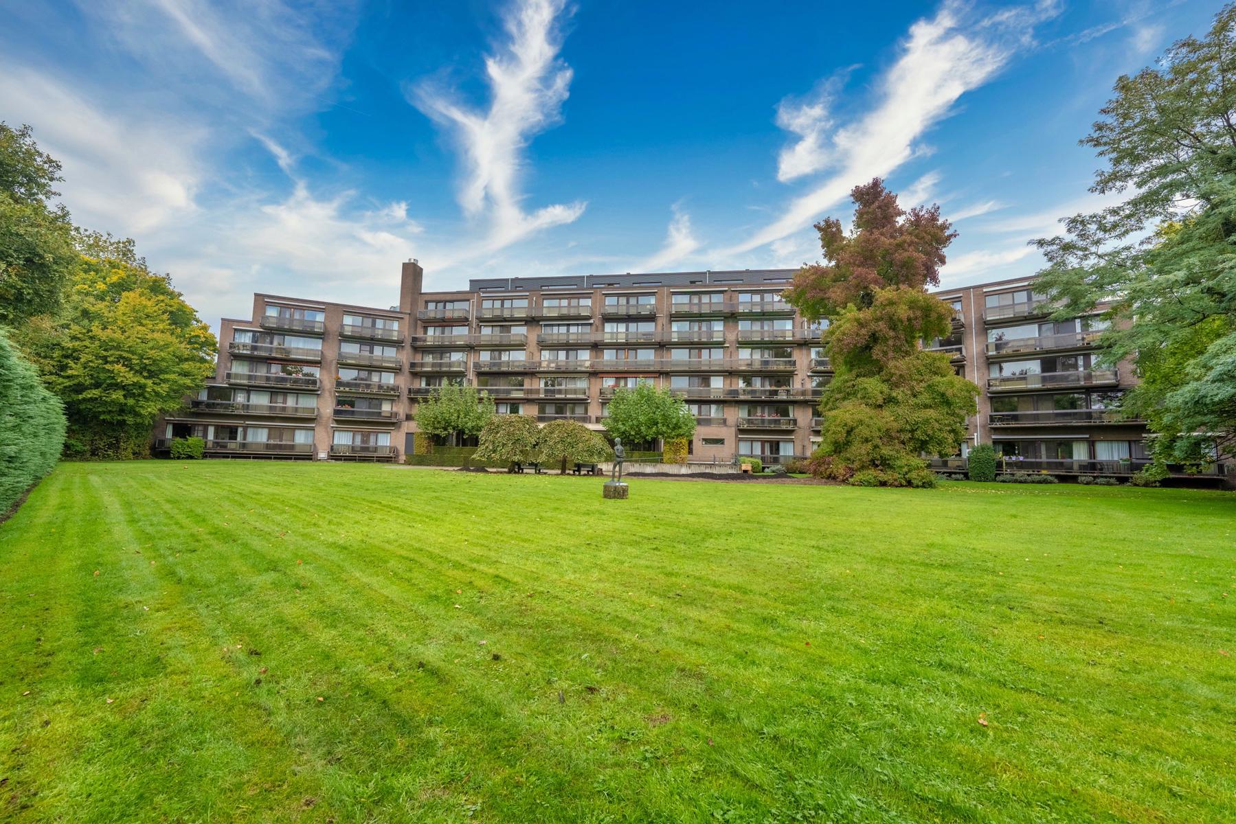 Degelijke serviceflat met terras in Residentie LINDENHOF foto {{pictureIndex}}
