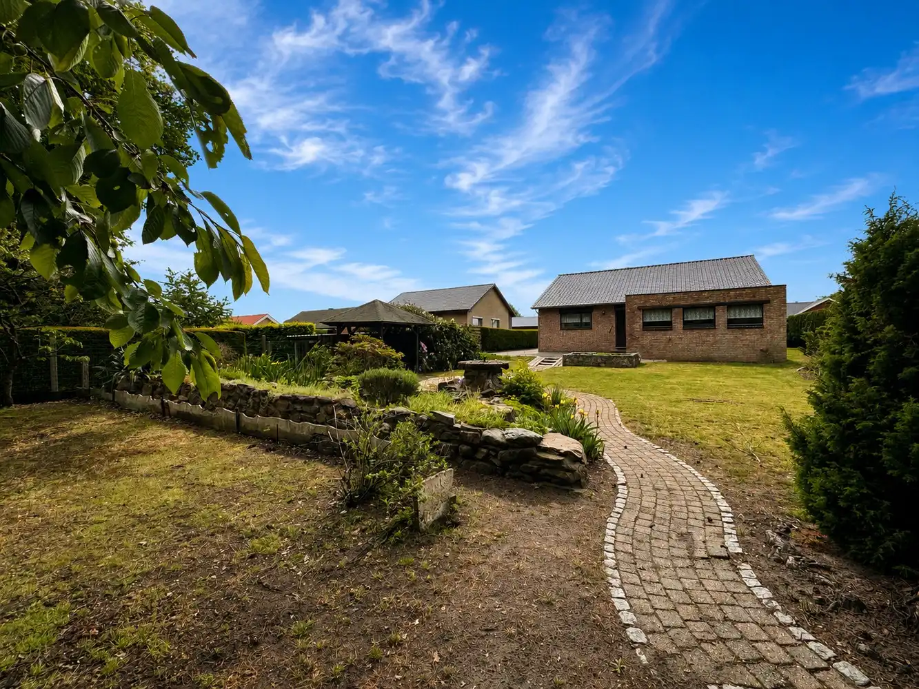 Charmante bungalow met prachtige tuin foto 17