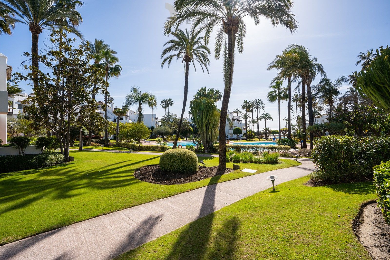 Prachtig appartement op de eerste lijn in Estepona foto 2