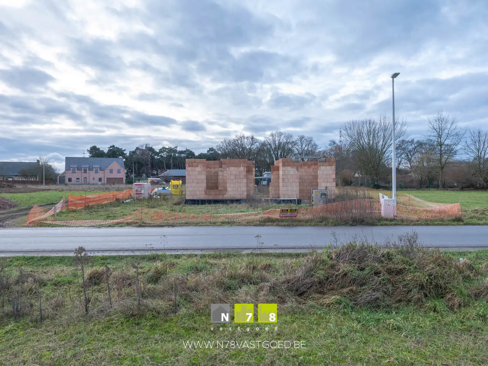 Grond te koop foto {{pictureIndex}}