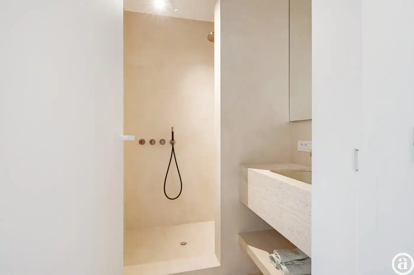 Prachtig gerenoveerd appartement te Zoute Gardens.  foto 25