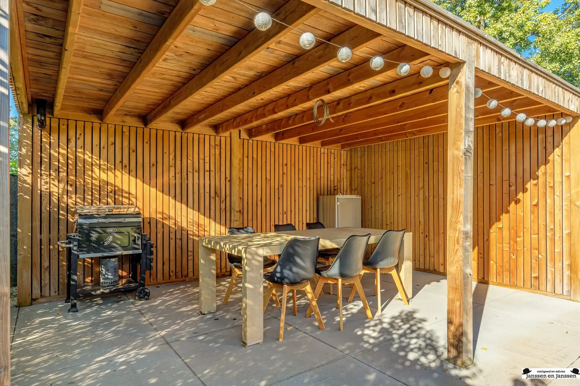 Prachtig gerenoveerde woning met 4 slaapkamers, garage en zonnige tuin foto 30