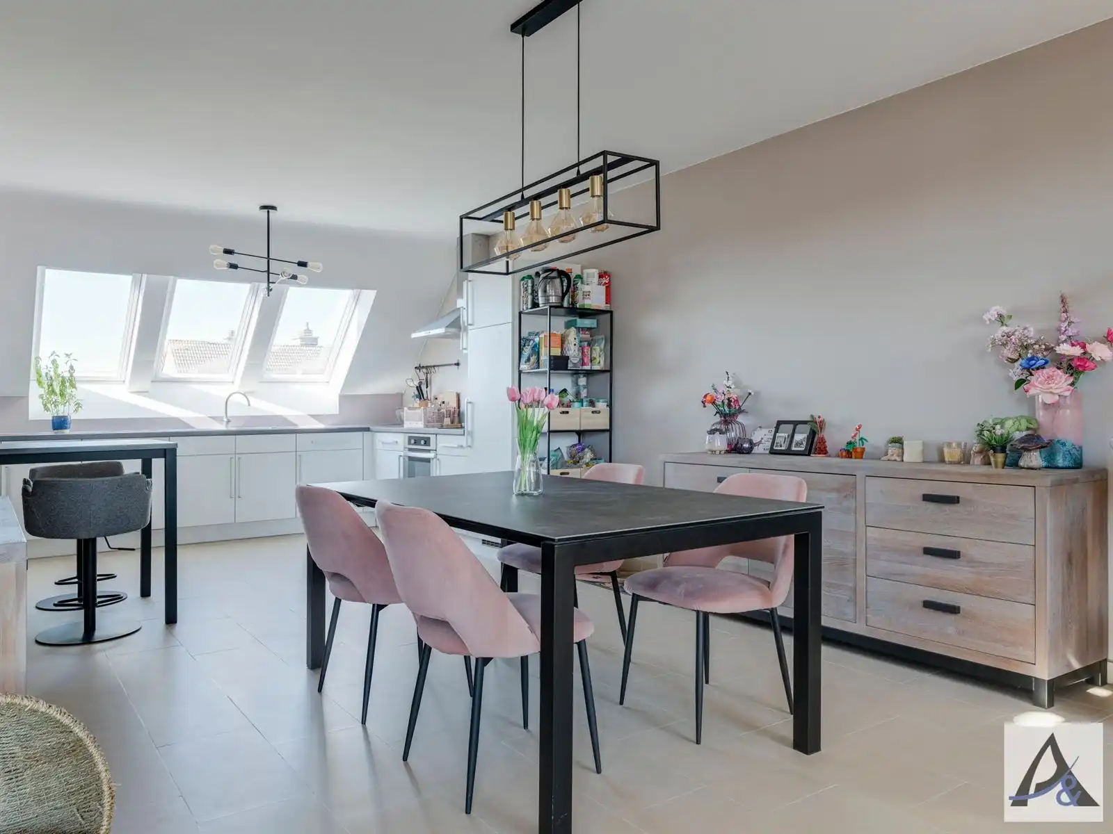 Ruim duplex appartement met terras en 3 slaapkamers in Diepenbeek. foto 4