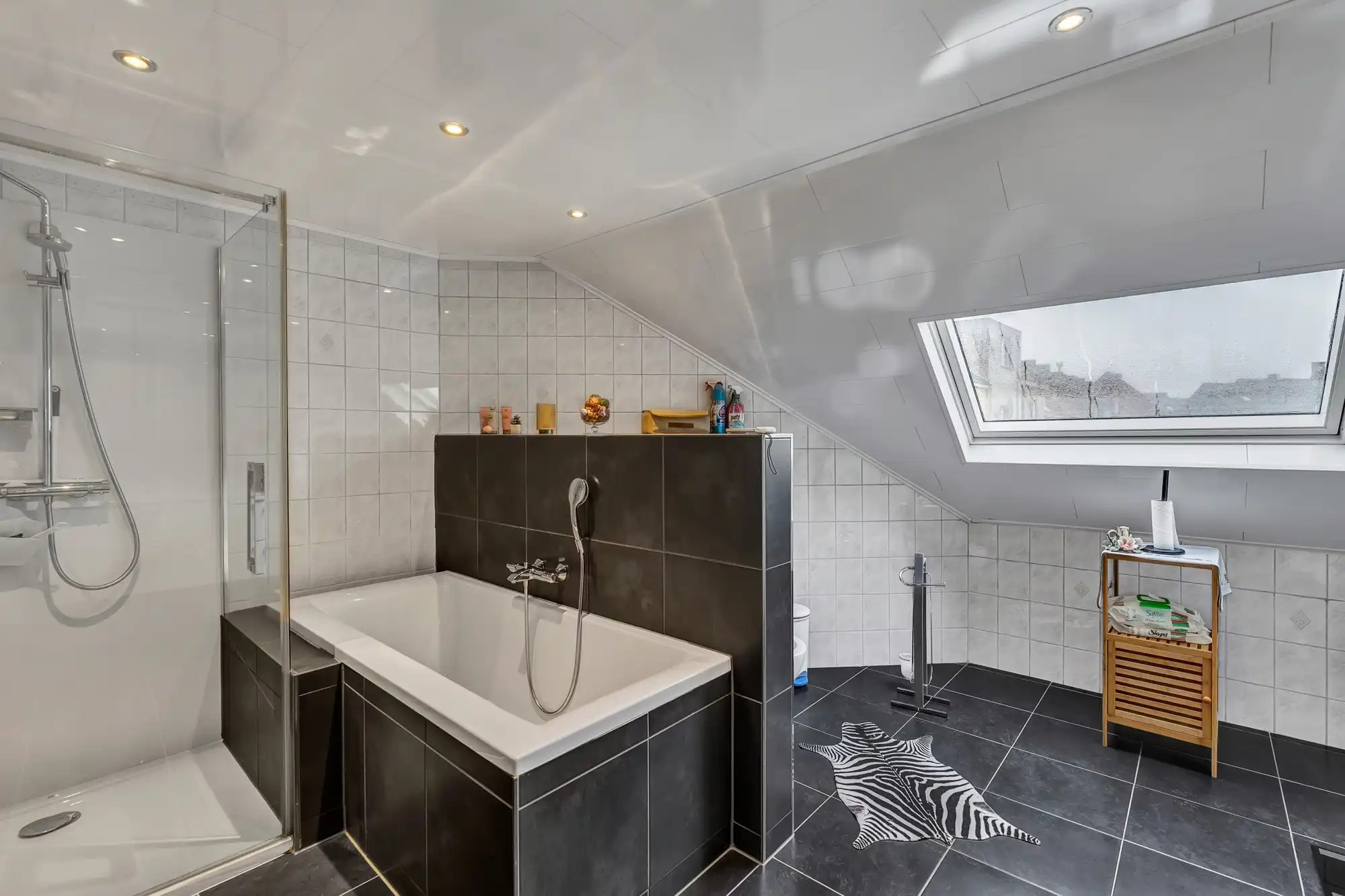 Instapklare HOB met 3 slaapkamers, garage en zonnige tuin foto 11