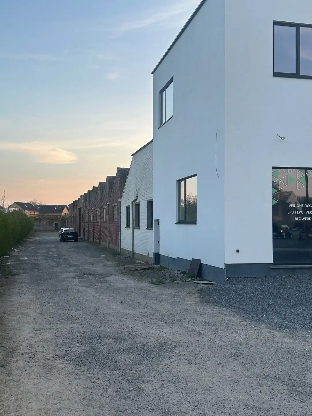 LEDE - Opslagruimte met centrale ligging foto {{pictureIndex}}