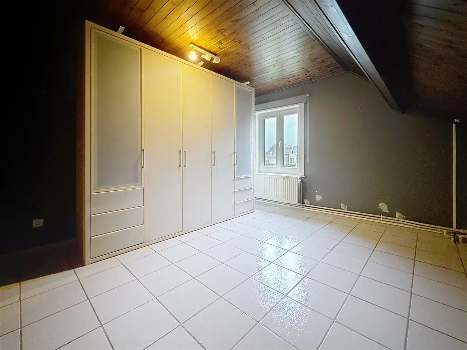 Ruime open bebouwing met 4 slpks, veranda, tuin, garage, 8a  foto 51