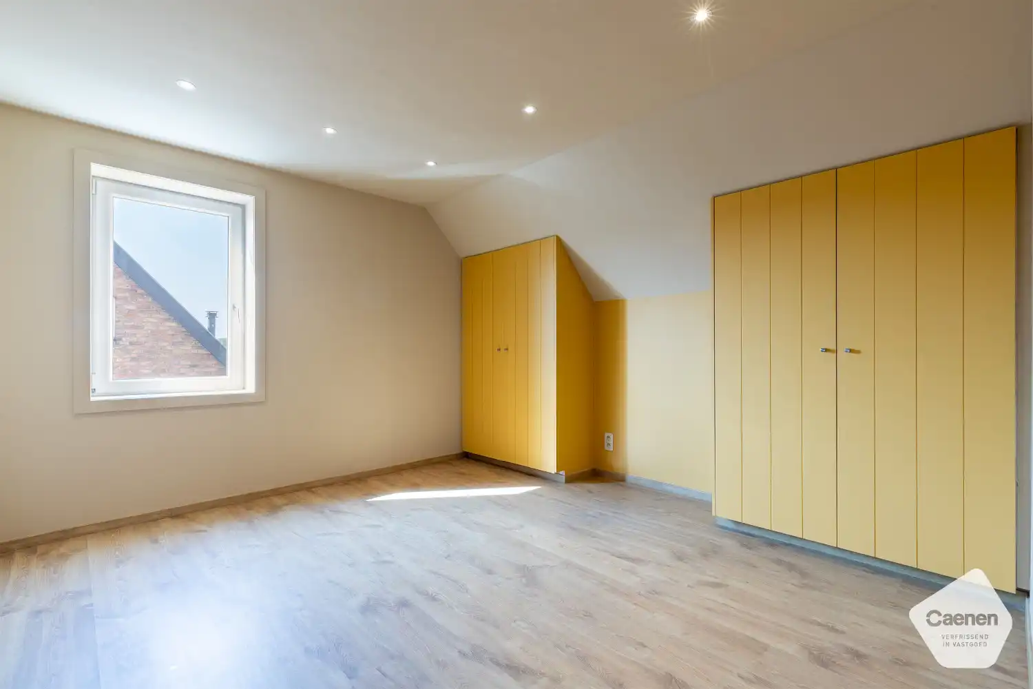 Leuke & lichtrijke charmante half-open woning met 4 slaapkamers, garage en leuke tuin! foto 16