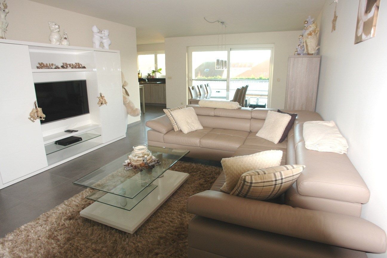 RECENT & COMFORTABEL APPARTEMENT TERRAS EN EEN GARAGE  foto 2