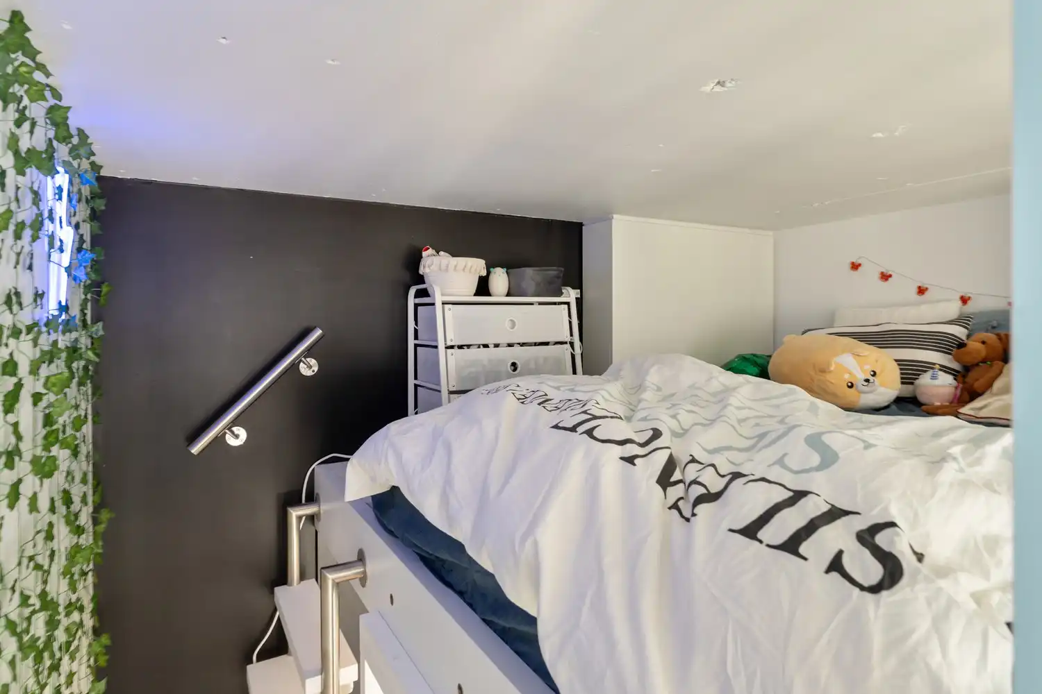 Centraal gelegen en moderne studentenkamer met eigen sanitair en een slaapverdiep! foto 9