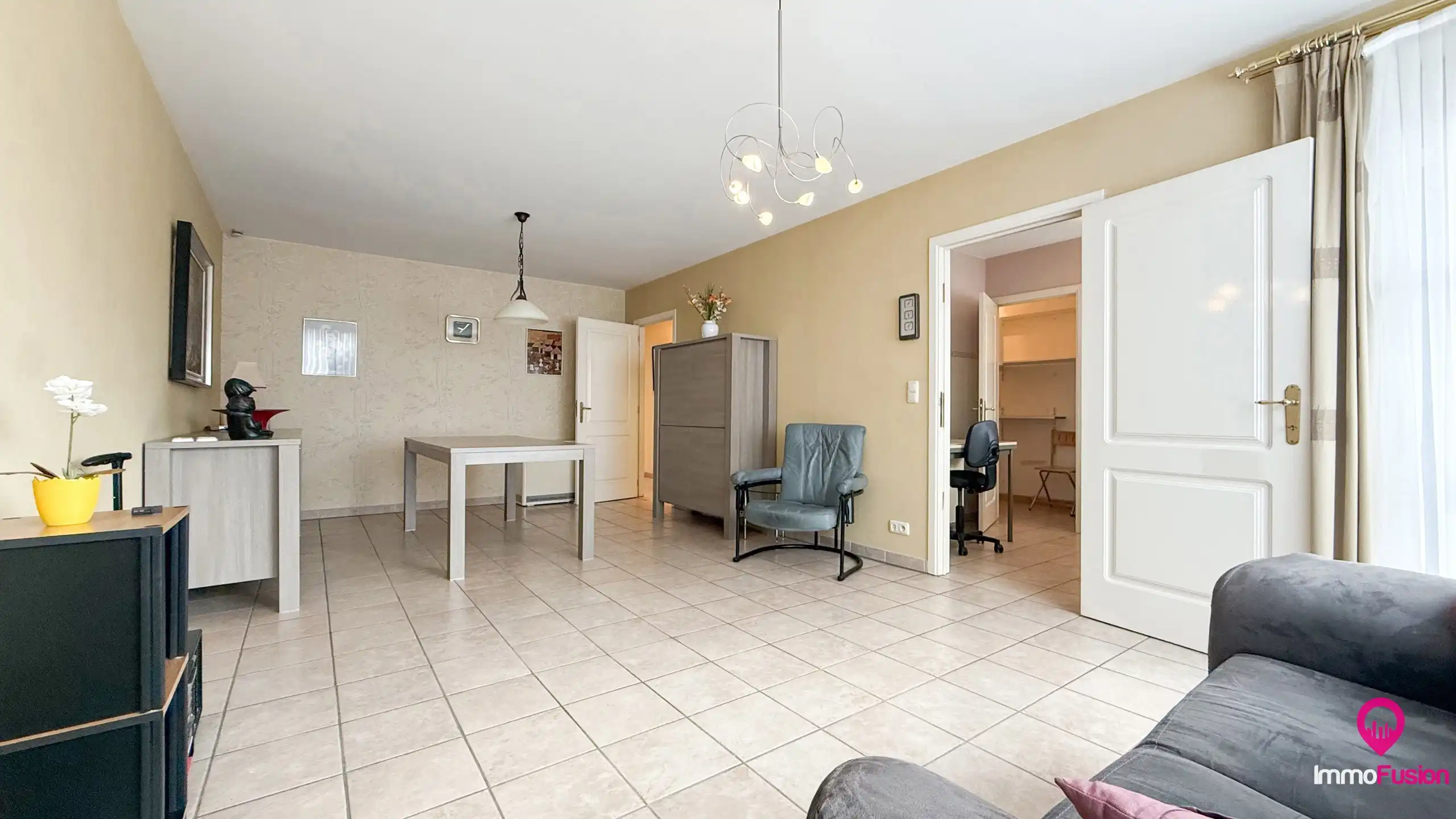 Appartement met 2 slpks, terras, garage en autostaanplaats! foto 2