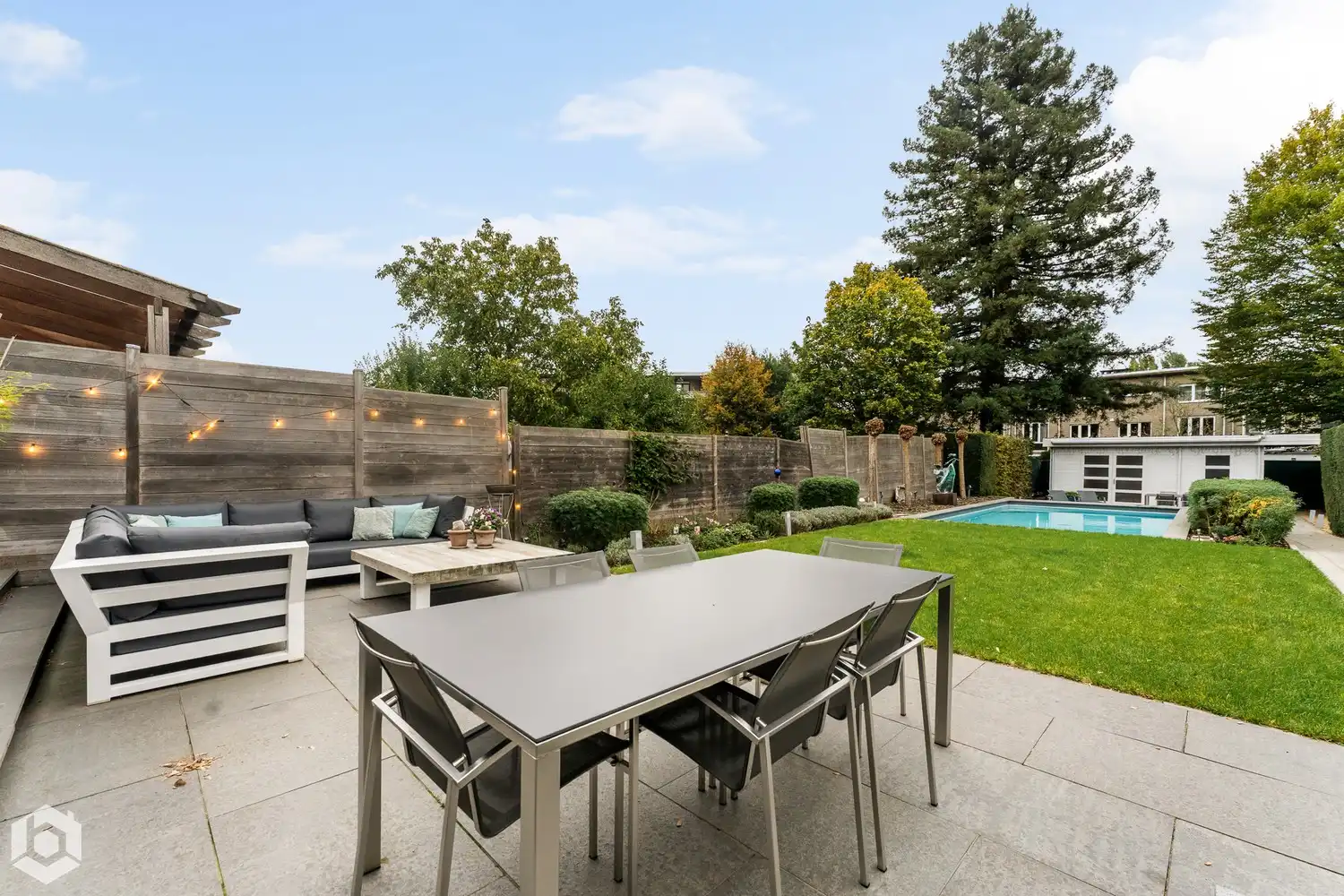 Exclusief gelijkvloers appartement met 2slpkrs, prachtige tuin en zwembad foto 26