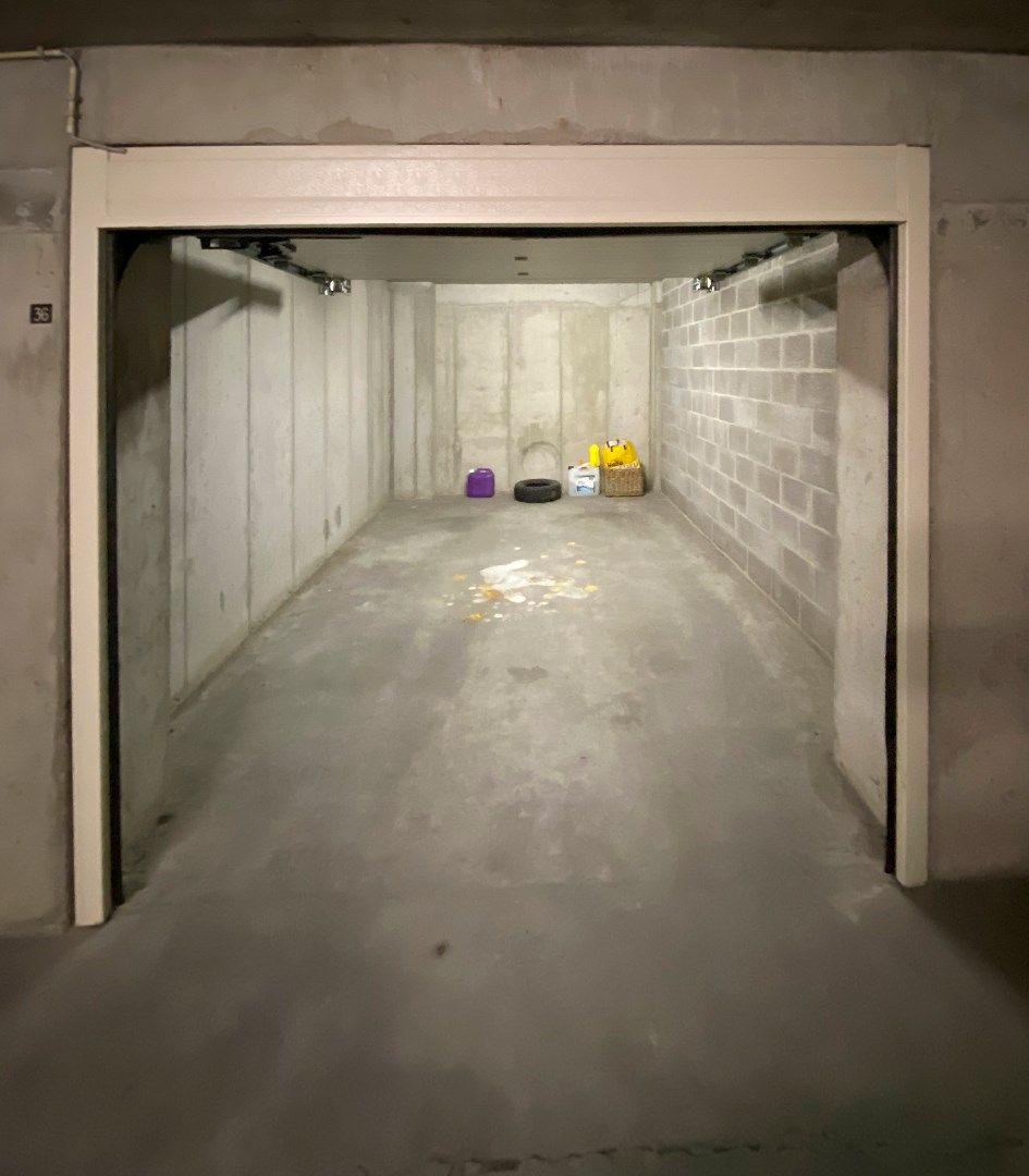Garagebox  gelegen vlakbij de Zeedijk ter hoogte van het Driehoeksplein. foto 5