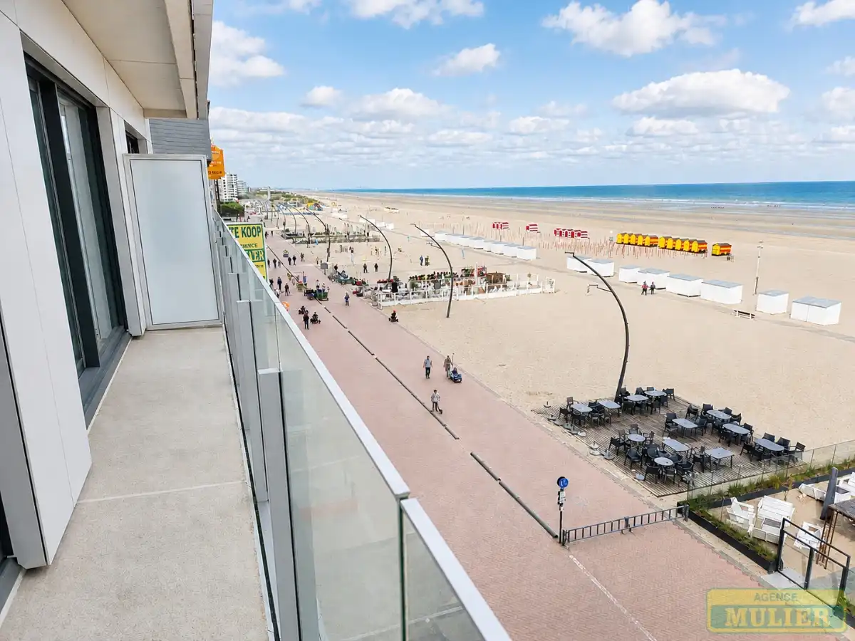UNIEK APPARTEMENT MET FRONTAAL ZEEZICHT TE KOOP DE PANNE : foto {{pictureIndex}}