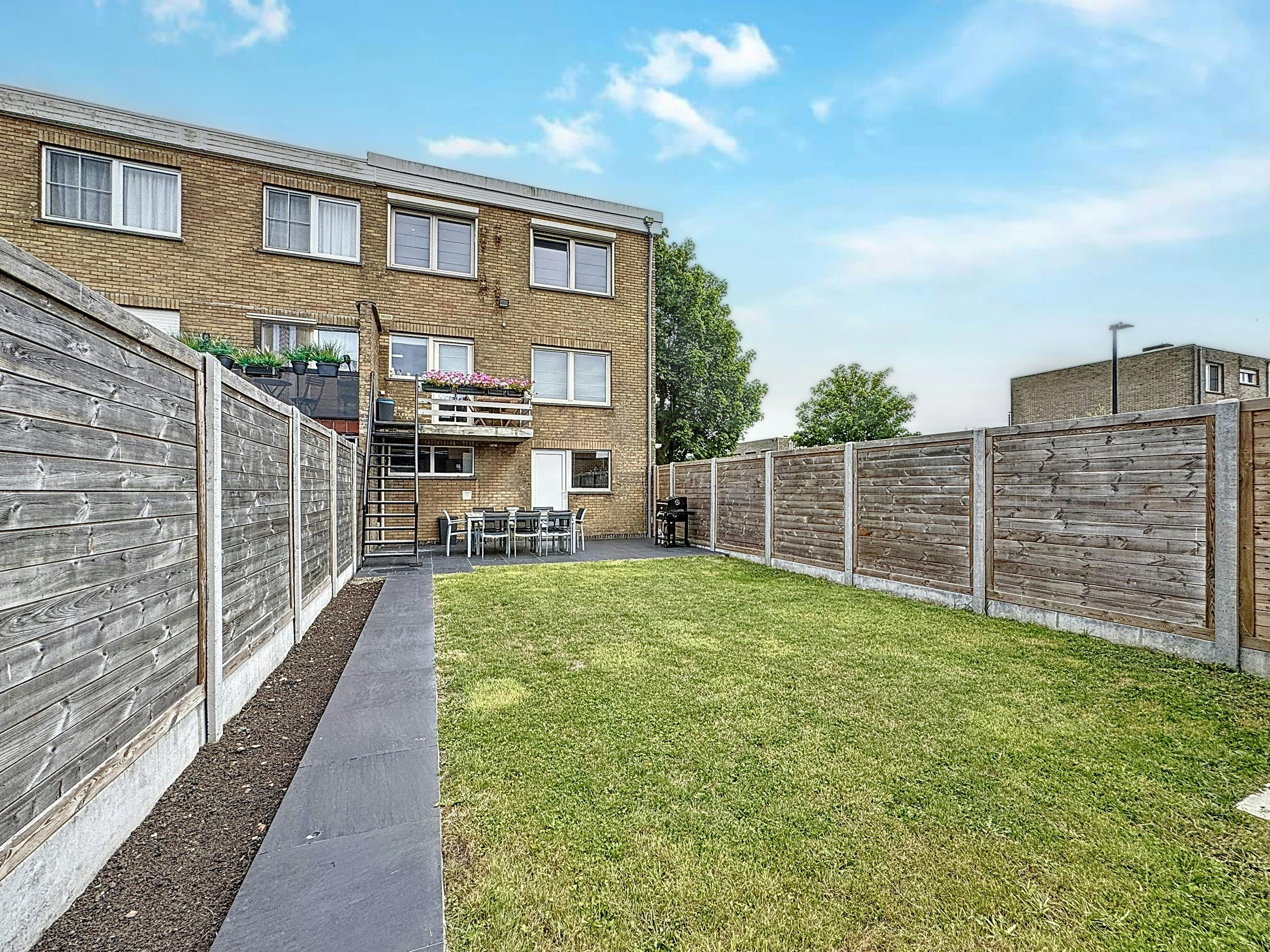 Lichtrijk en instapklaar huis met tuin te koop in Heist foto 2