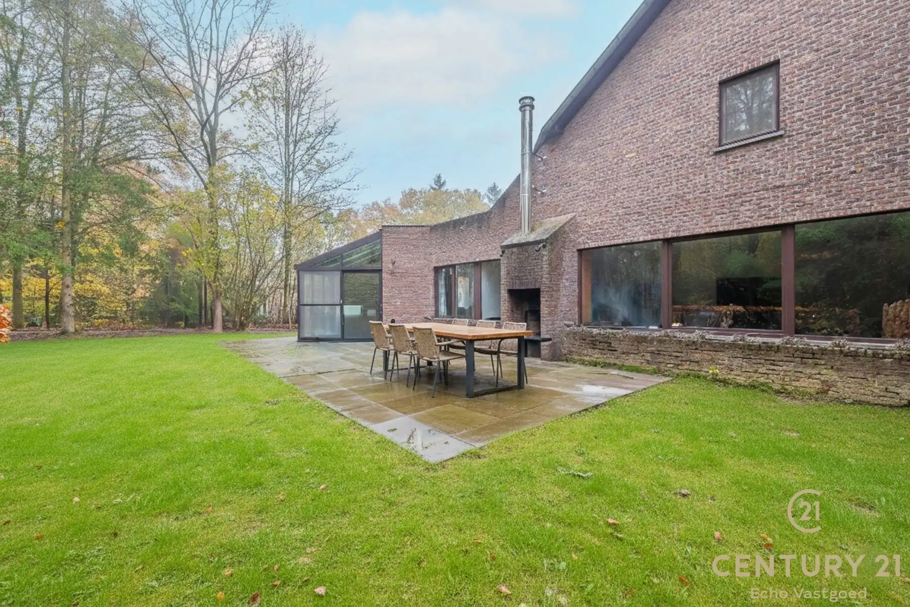 Ruime, unieke villa op royaal perceel in villawijk De Lint. foto 31