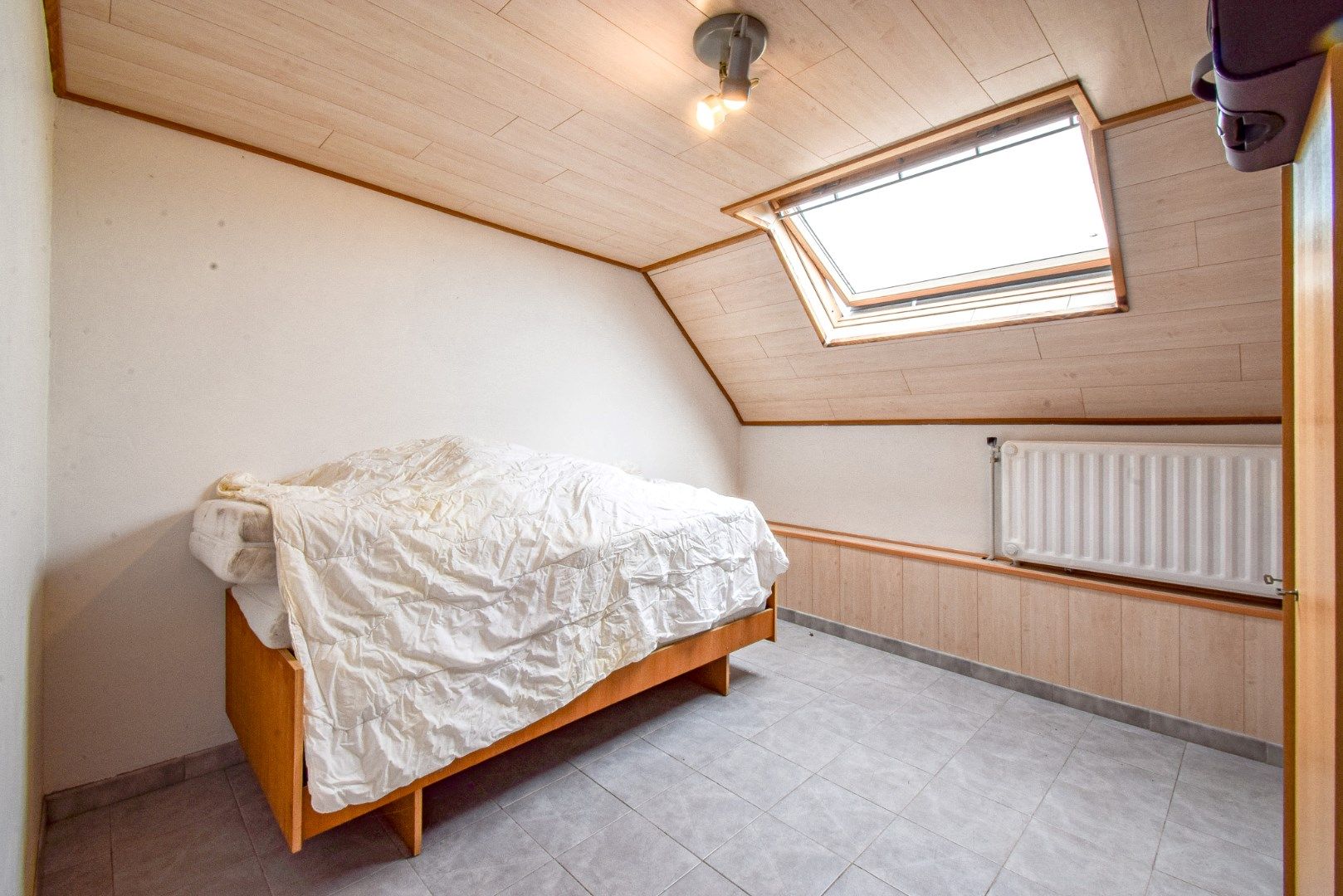 Instapklare woning met ruim handelspand op landelijke ligging te Koekelare foto 11