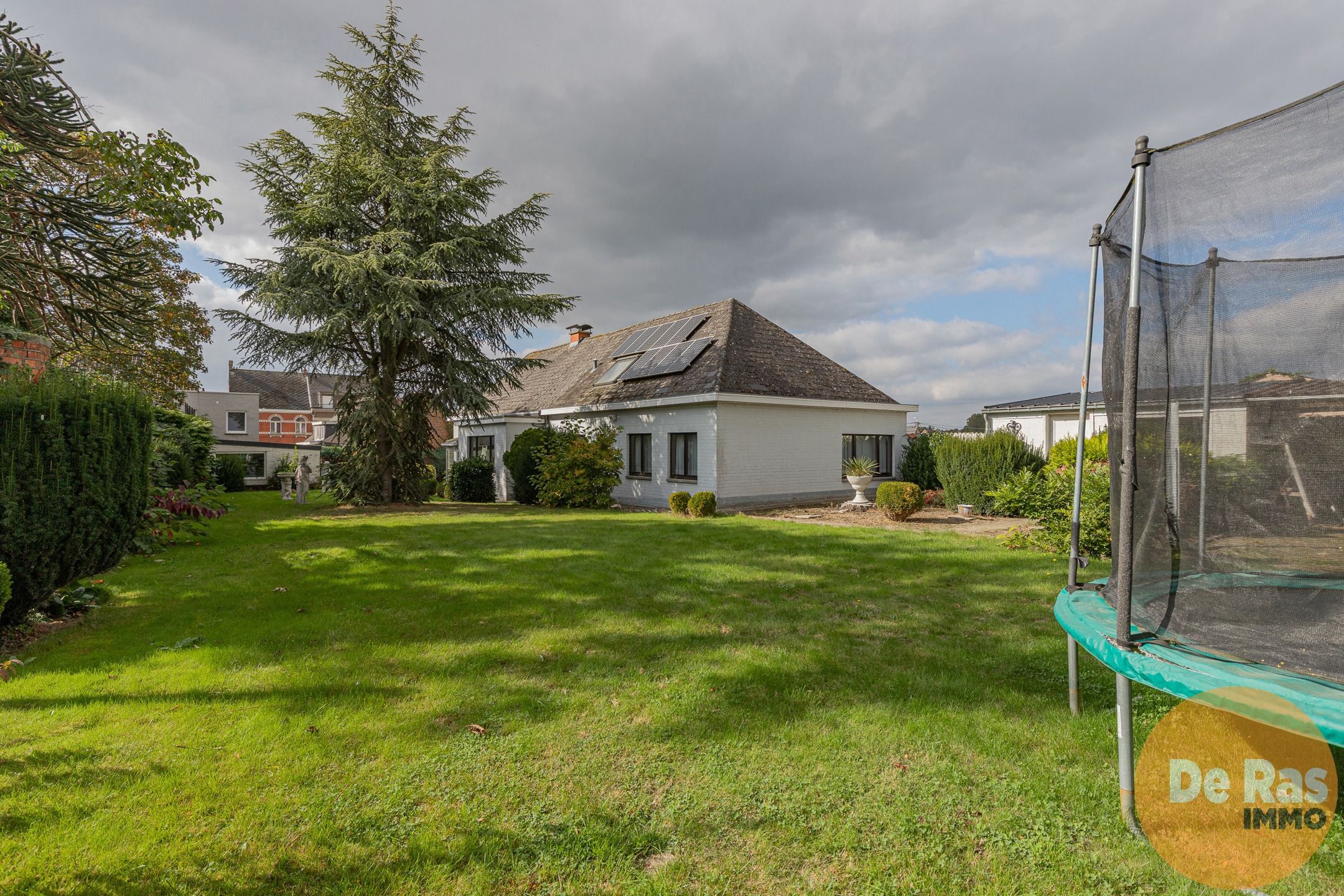 WANZELE - Goed onderhouden bungalow op een leuke locatie foto 4