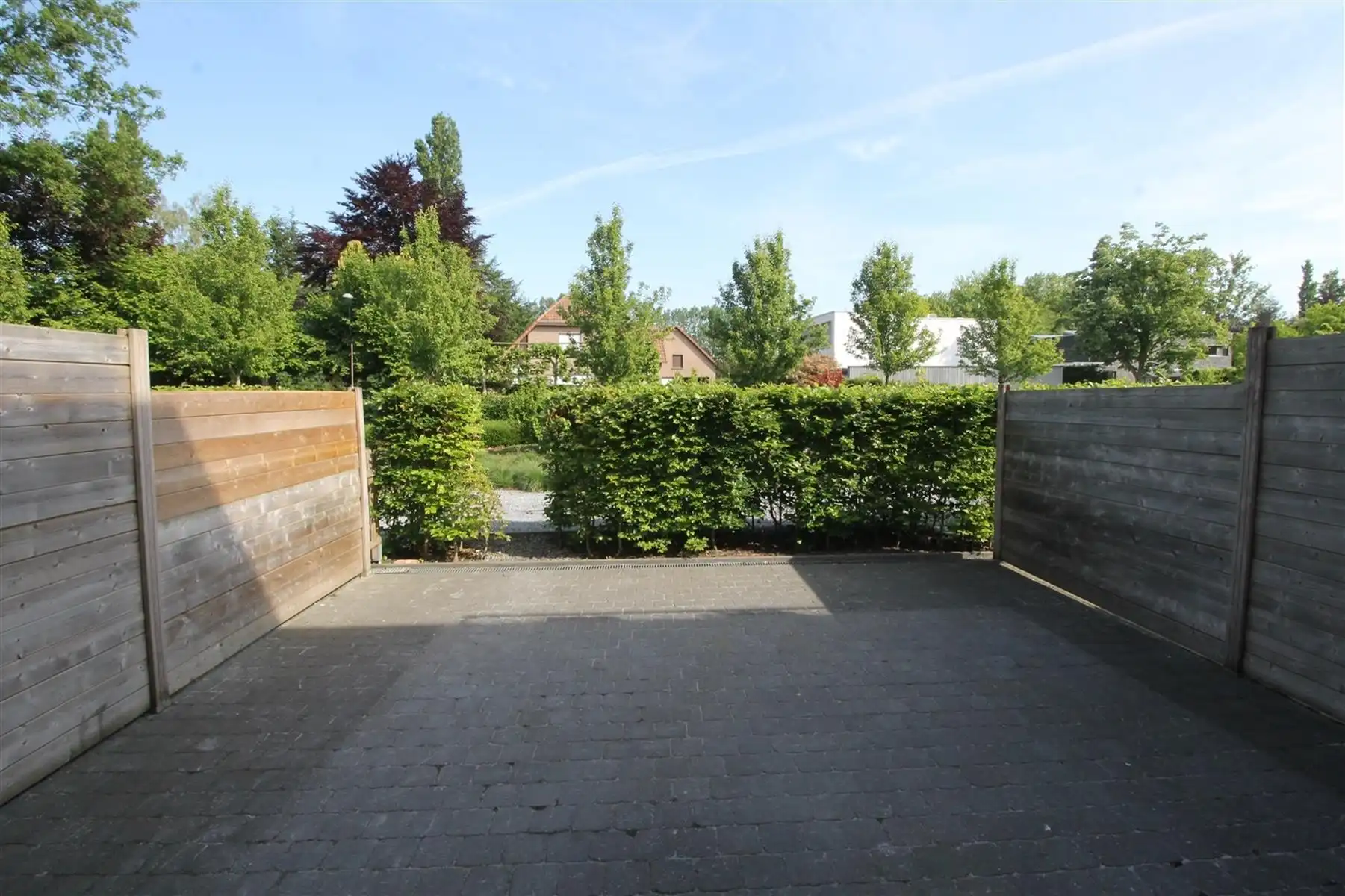 Gezinswoning met 3 slaapkamers, terras en twee ondergrondse autostaanplaatsen. foto 13