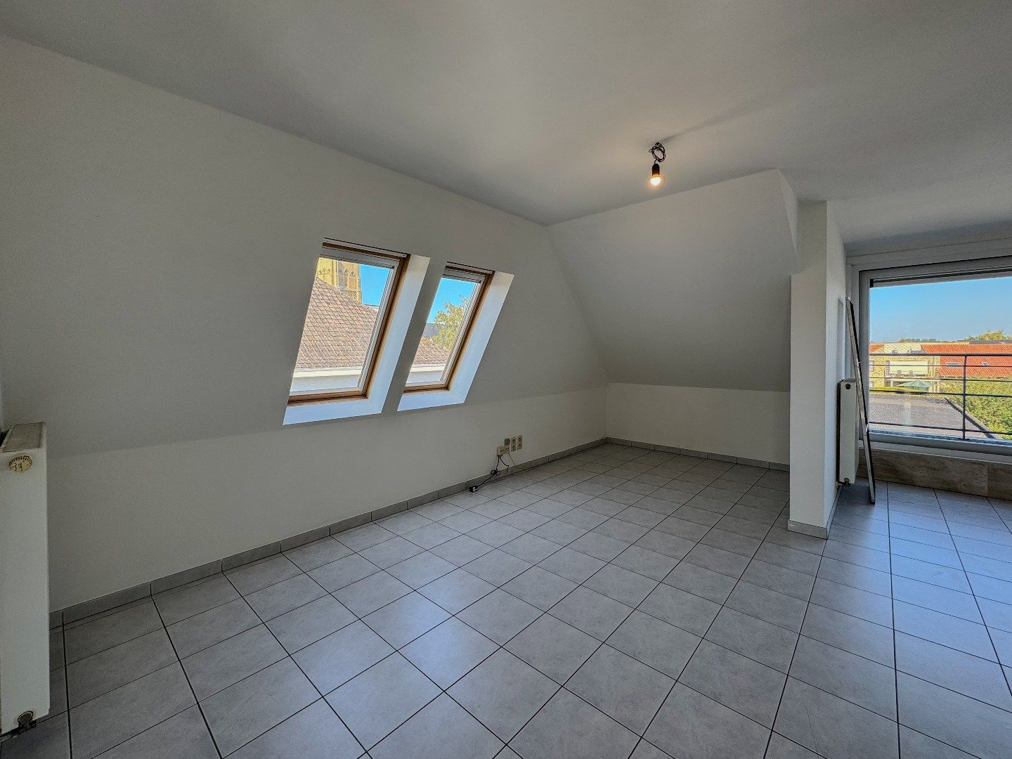 Lichtrijk appartement met 1 slaapkamer, dakterras en garage. foto 2