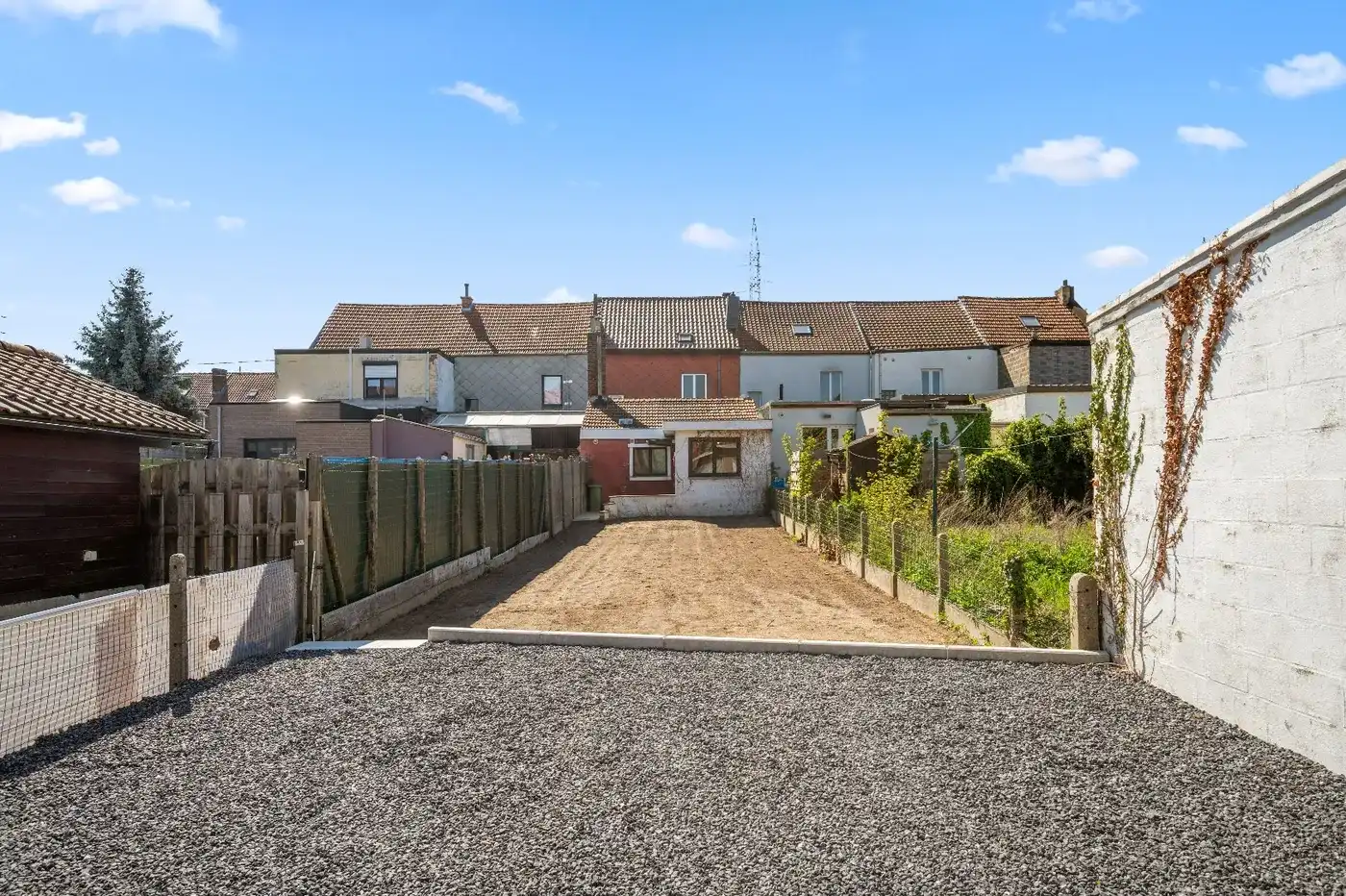Op te frissen woning op Tiense stadsrand met 2 parkeerplaatsen foto 3