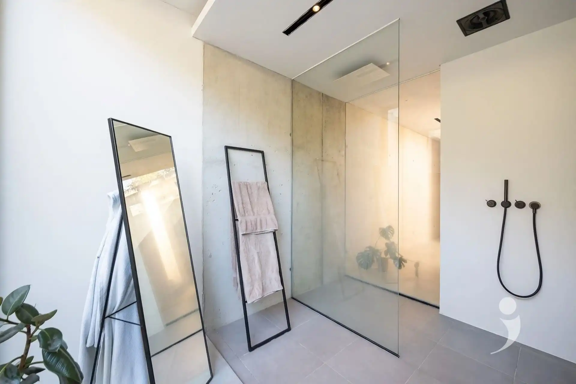 High-end architectenwoning met zwembad en prachtig zicht op de achterliggende weides foto 39