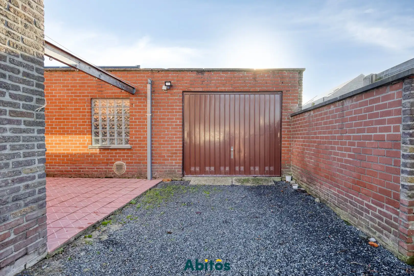 Halfopen woning met ruime opslagruimte foto 24