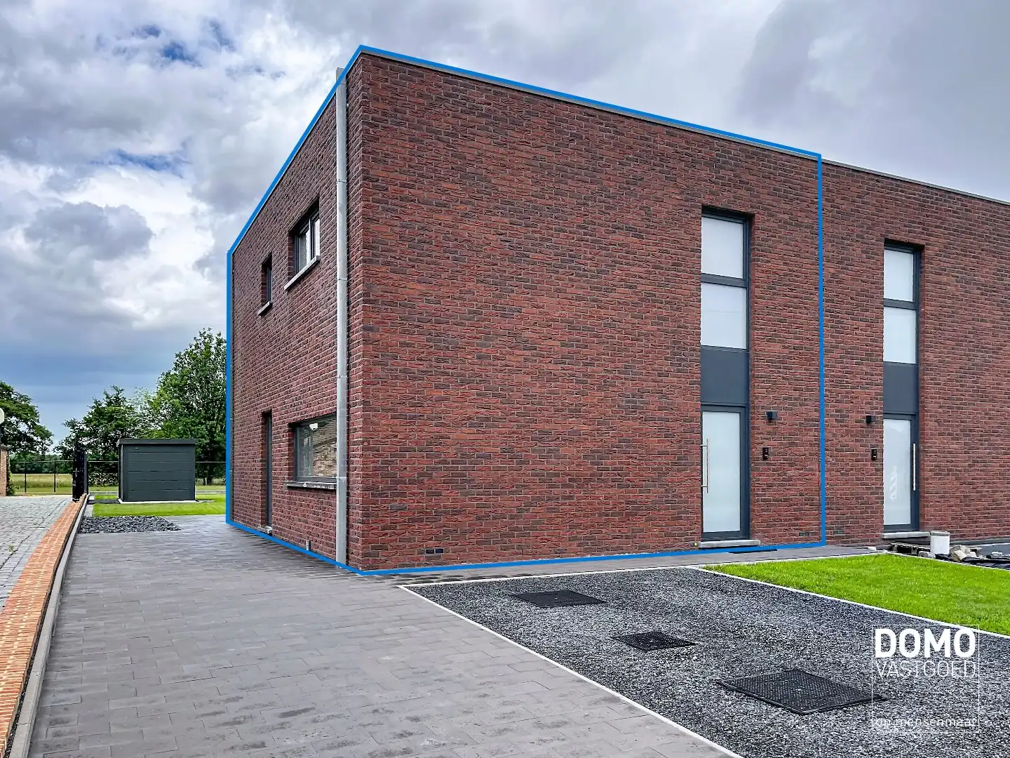 PRACHTIGE WONING MET 3 SLAAPKAMERS EN TUIN foto {{pictureIndex}}