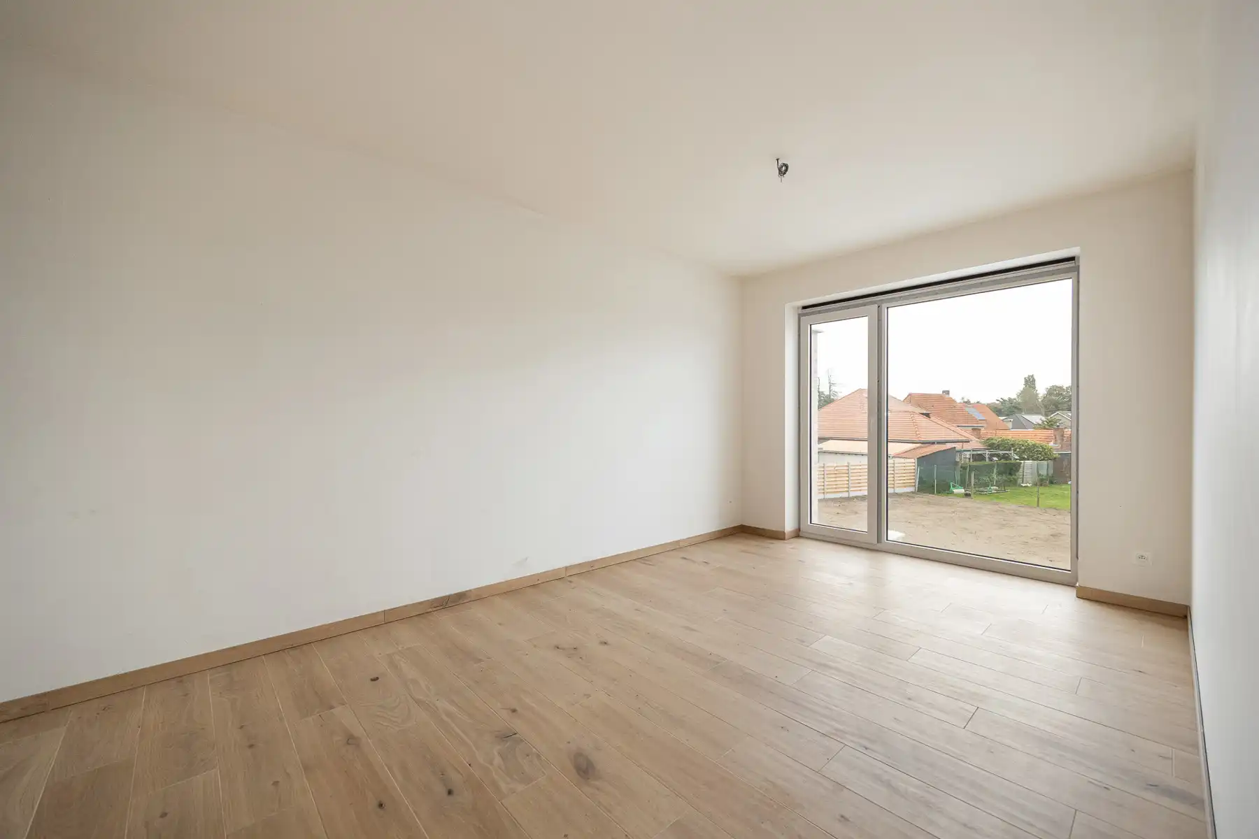 Woning met 4 slaapkamers en fietsenberging/carport op perceel van ca 327m² foto 14