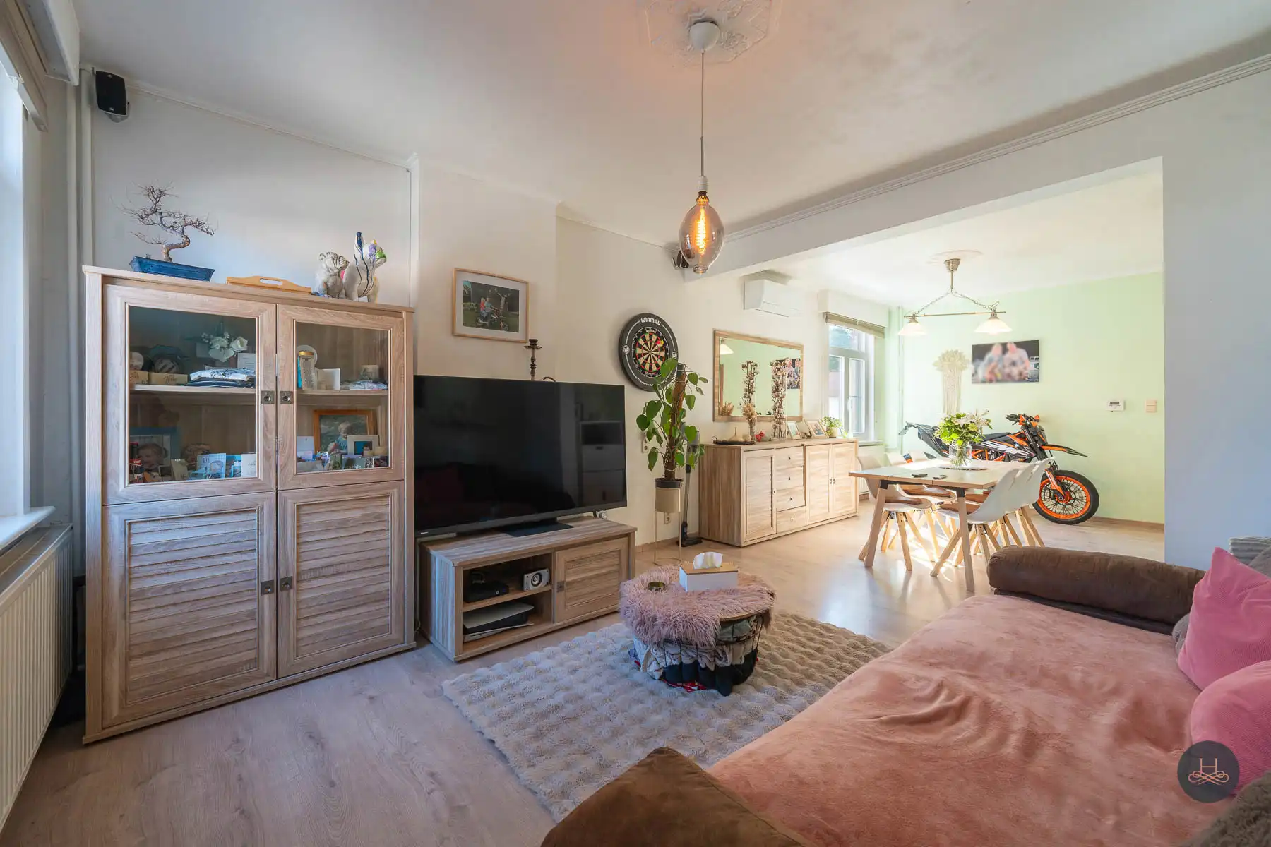 Ruime starterswoning met tuin en dubbele garage foto 4