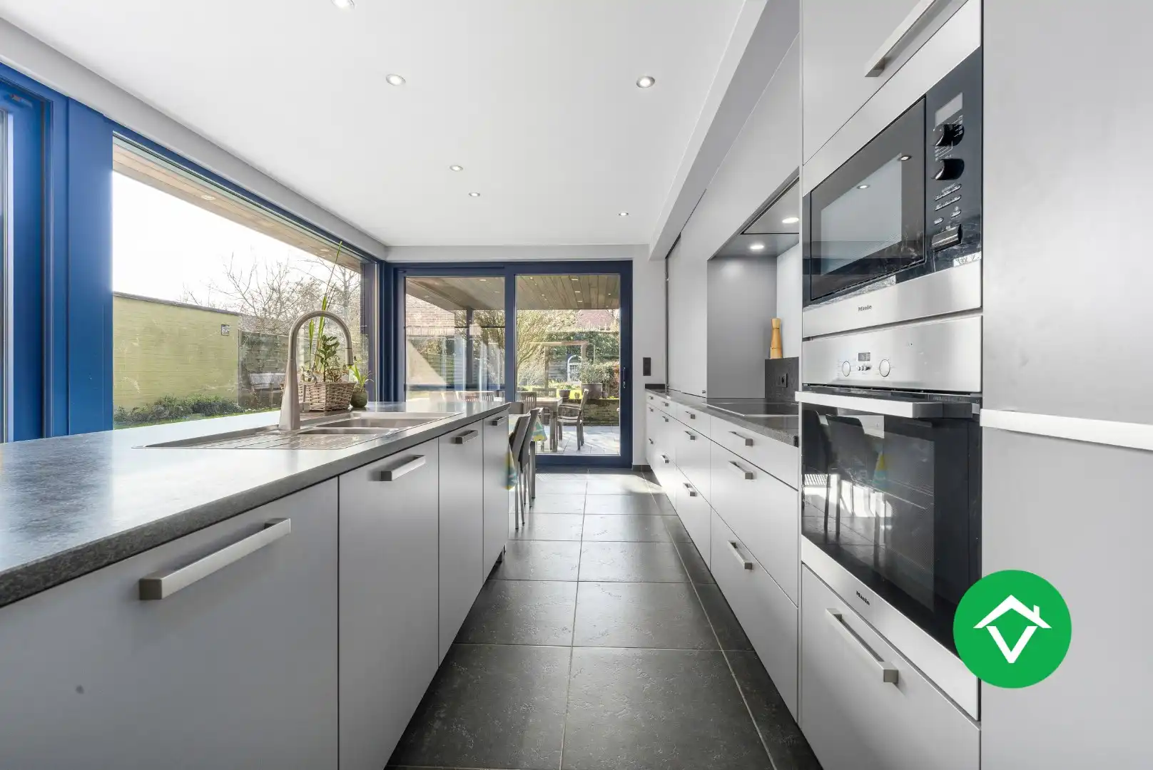 Instapklare woning met 4 slaapkamers en garage te Koekelare foto 9