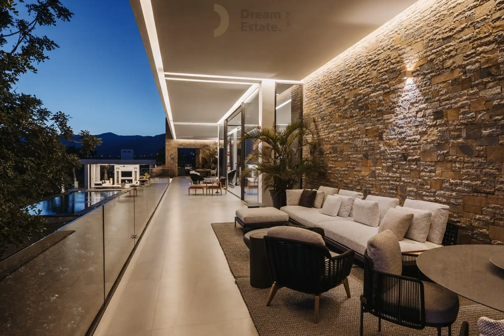 Subliem landhuis bovenop een heuvel met uitzicht op de Middellandse Zeekust. foto 43