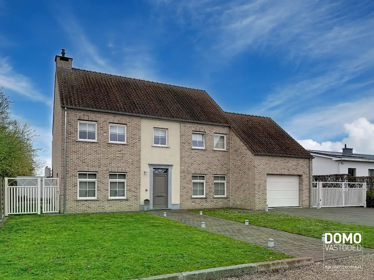 Ruime villa met paardenaccommodatie en wedstrijdstal gelegen te Herk-de-Stad - EPC-label: B - Bewoonbare vloeroppervlakte: 296m² foto {{pictureIndex}}