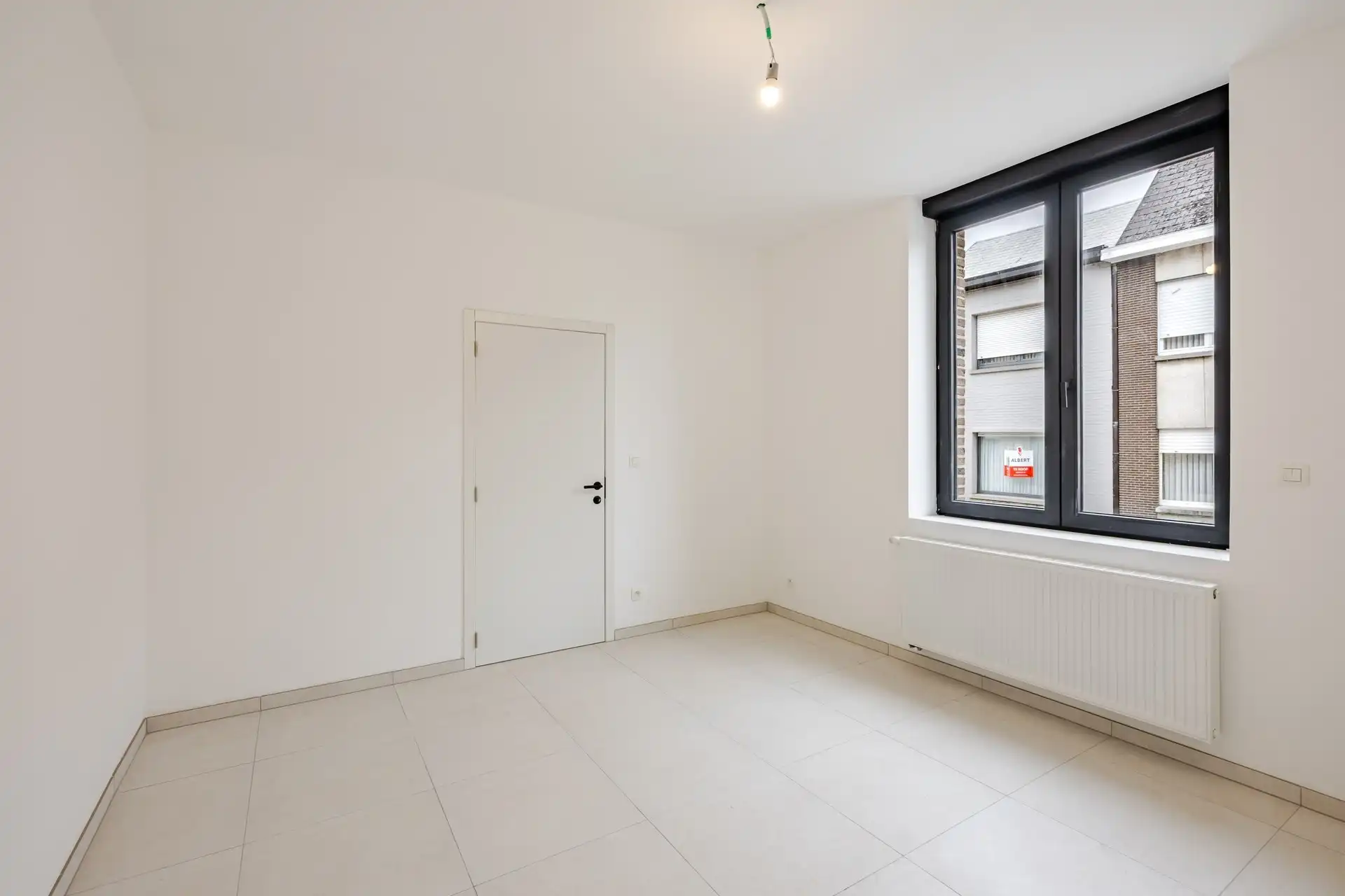 Volledig gerenoveerde gezinswoning met 4 slaapkamers, garage en zonnige tuin in hartje Lede foto 3