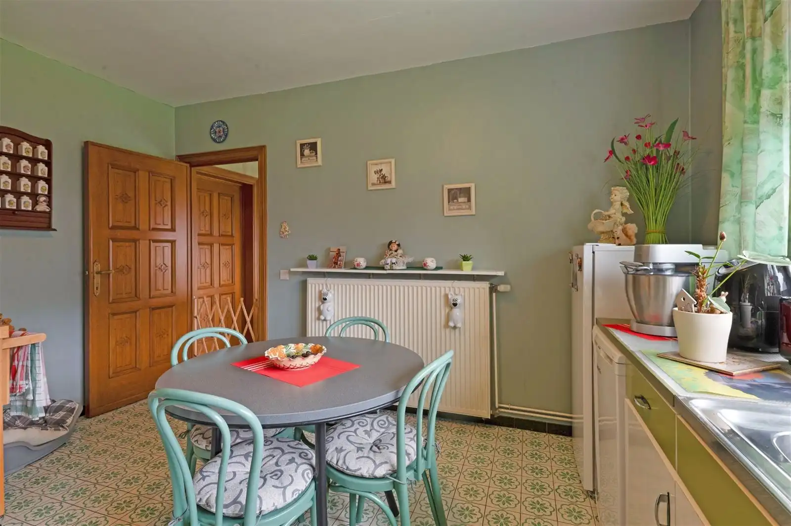 Gelijkvloers Appartement met garage en tuin foto 9