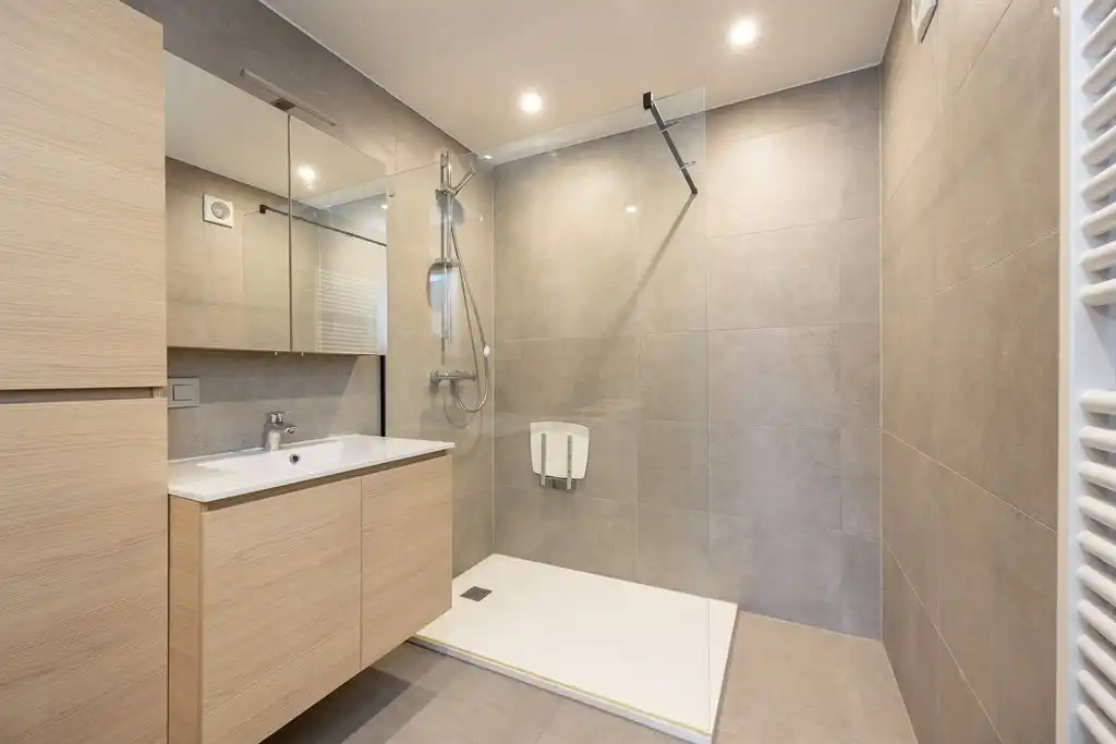 Appartement met 3 slaapkamers, zonnig terras en garagebox foto 9