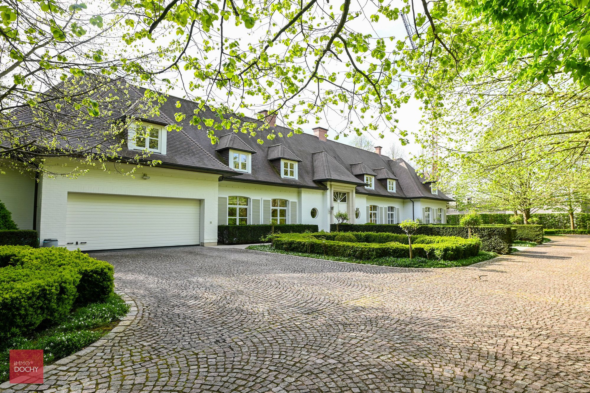 Zeer goed onderhouden ruime villa op ca. 4.000m² foto 2