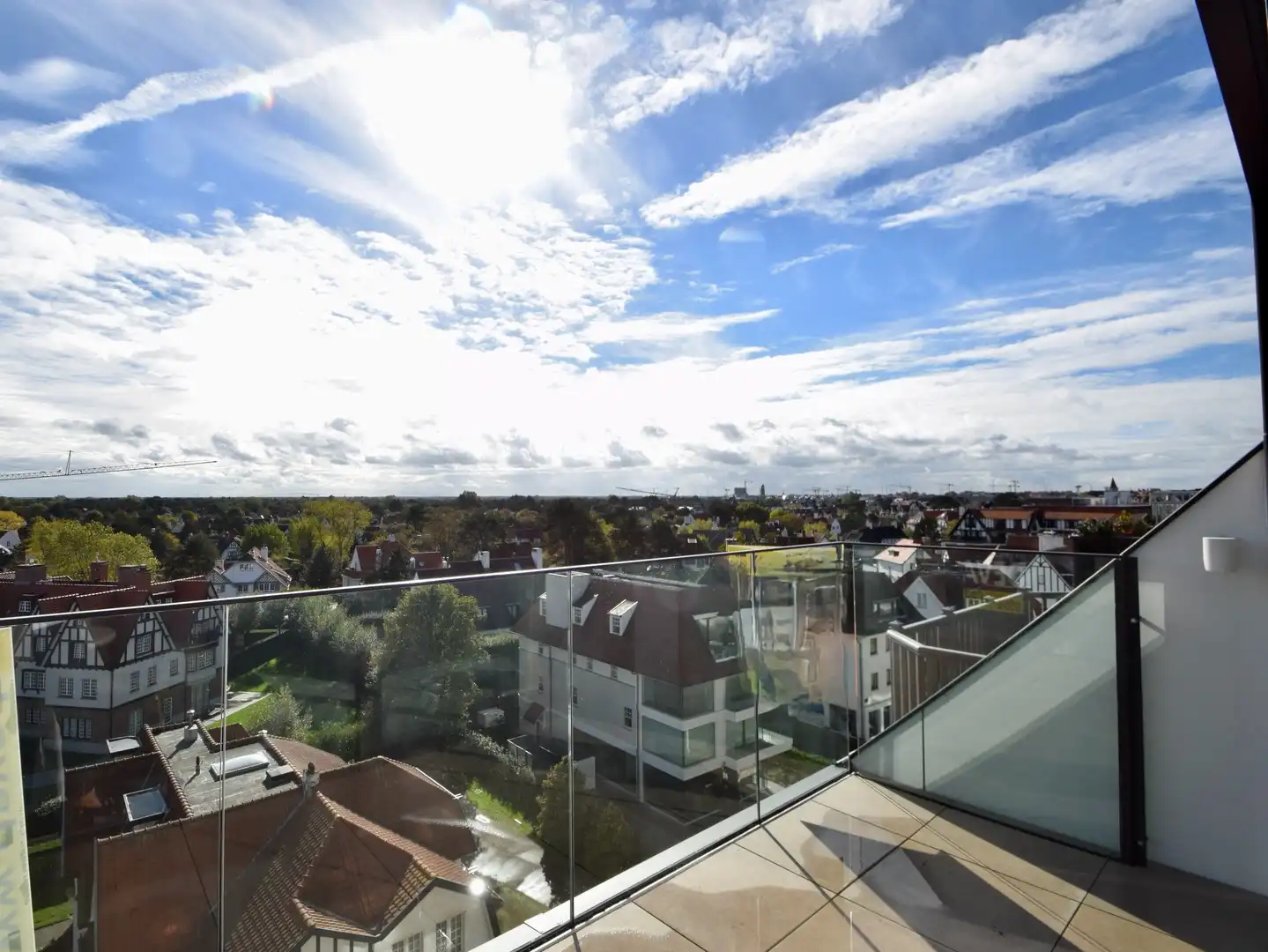 Nieuwbouwappartement gelegen in hartje het Zoute met een prachtig open zicht op de villa's. foto 6