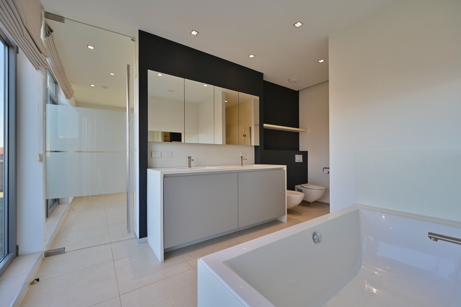 Schitterend penthouse van 185 m² gelegen op de 2de verdieping van een exclusieve residentie "Park Oud Rekem" in hartje Oud-Rekem te Lanaken. foto 18