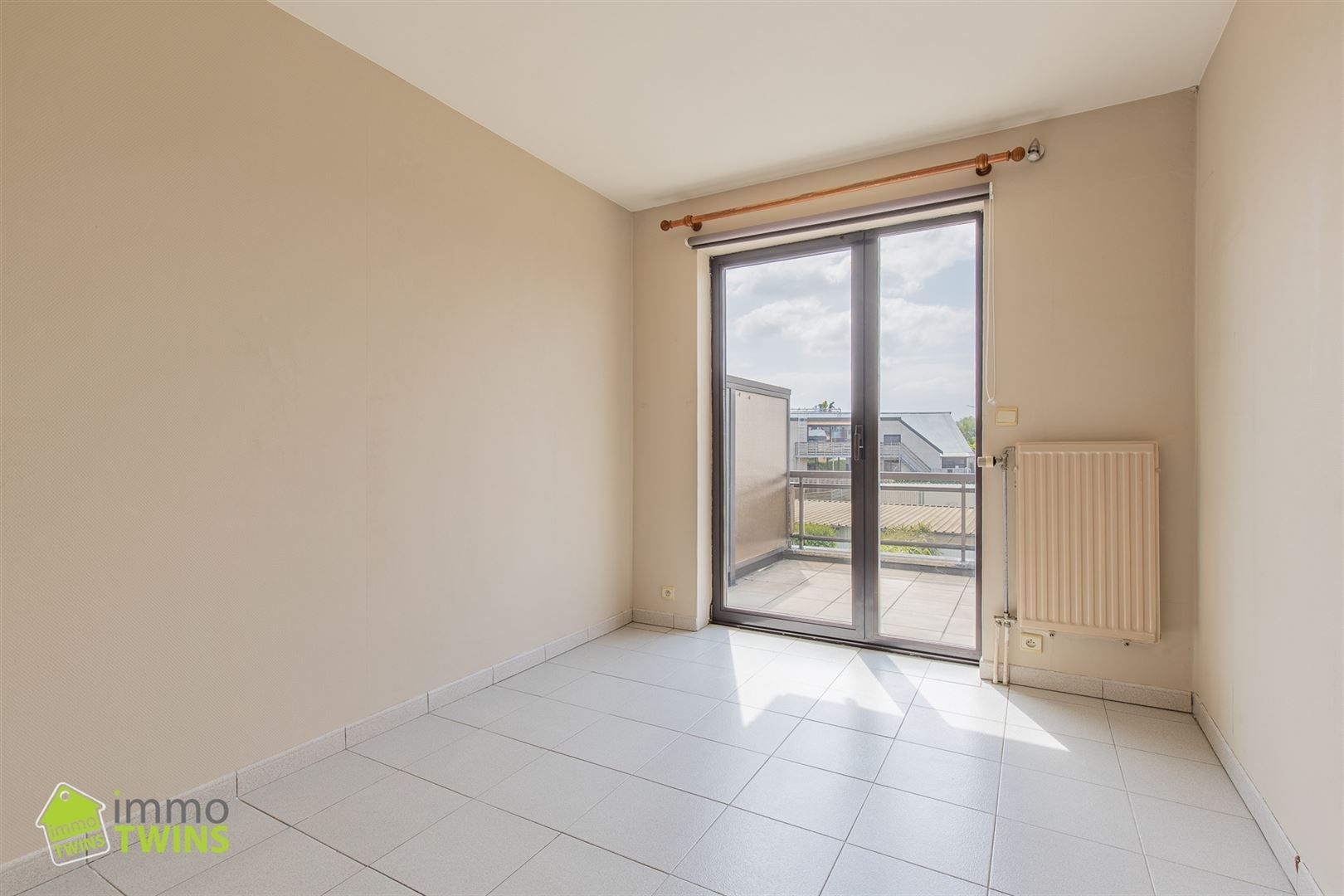 Instapklaar appartement met groot zonneterras en garage foto 12