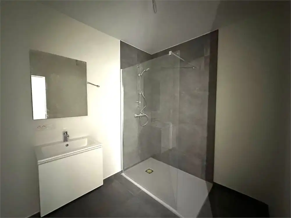 Lichtrijke nieuwbouwwoning in het hartje van Torhout foto 9