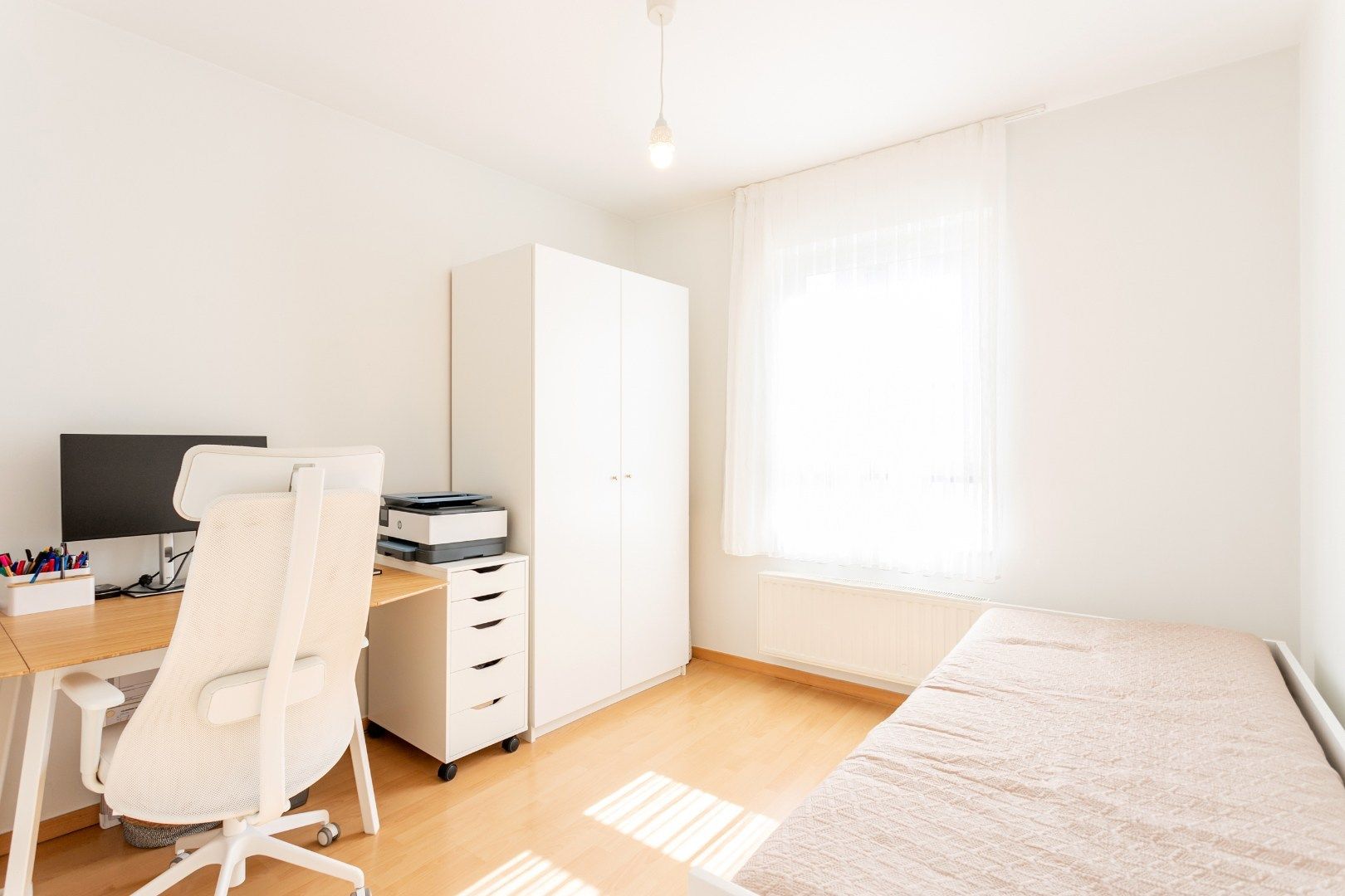 Recente kangoeroewoning met 4 slaapkamers, garage en tuin in een doodlopende straat foto 18