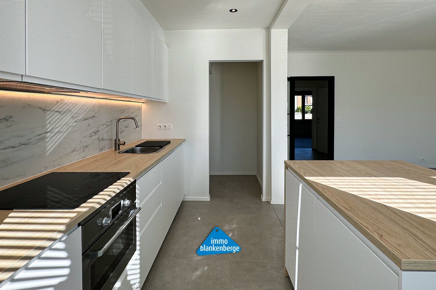 Modern Gerenoveerd Appartement met 2 Slaapkamers foto 6