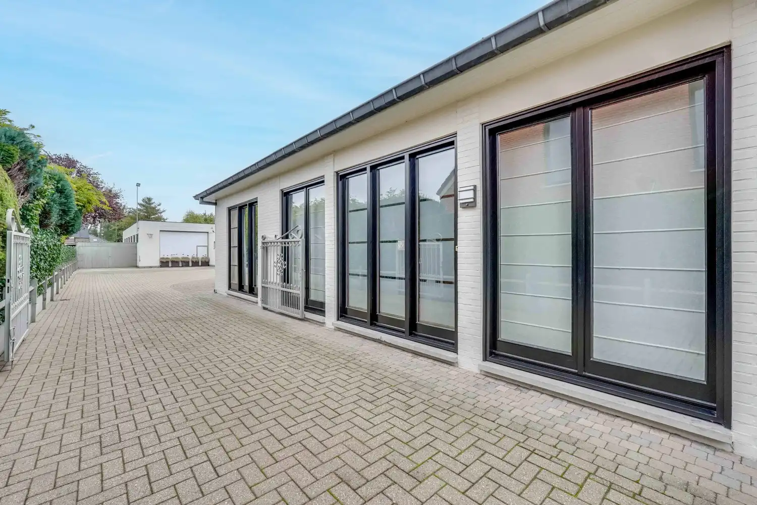 Karaktervol landhuis op 13a62ca, met polyvalente (bedrijfs)hal foto 5